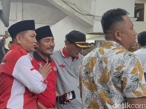 Histeris Keluarga Cari Santri Ponpes Al Khoziny Terjebak Reruntuhan Musala Ambruk