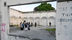 Menapak Jejak Sejarah di Sisa Taman Hiburan Umum Palu