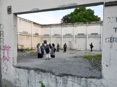 Menapak Jejak Sejarah di Sisa Taman Hiburan Umum Palu