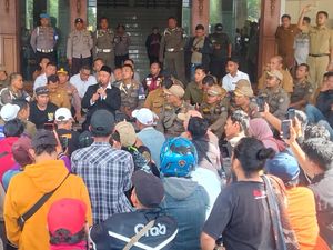 Bupati Gresik Pastikan Warga Lokal Punya Akses Kerja di JIIPE Bupati Gresik Pastikan Warga Lokal Punya Akses Kerja di JIIPE