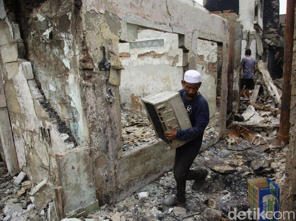 Permukiman Taman Sari Hangus Terbakar, Ratusan KK Kehilangan Rumah
