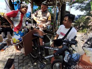 Potret Aipda Mukid Serap Aspirasi Warga Lewat Secangkir Kopi Potret Aipda Mukid Serap Aspirasi Warga Lewat Secangkir Kopi