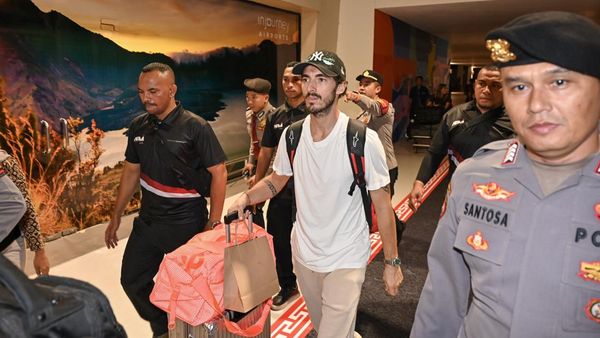 Potret Kedatangan Pembalap MotoGP di Bandara Lombok Jelang Seri Mandalika