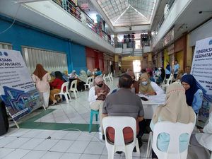 Ratusan Pedagang-Pengunjung Pasar di Lamongan Antusias Ikuti CKG Ratusan Pedagang-Pengunjung Pasar di Lamongan Antusias Ikuti CKG