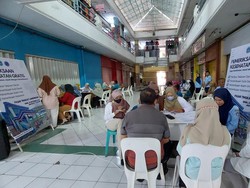 Ratusan Pedagang-Pengunjung Pasar di Lamongan Antusias Ikuti CKG