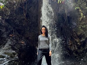 Potret Liburan Keluarga Seru ala Ririn Ekawati: Trekking ke Curug Leuwi Asih Potret Liburan Keluarga Seru ala Ririn Ekawati: Trekking ke Curug Leuwi Asih