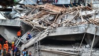 Tangis Pilu Santri Ponpes Al Khoziny yang Terjebak Terdengar dari Reruntuhan