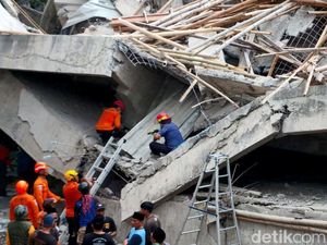 SAR Hati-hati Evakuasi Korban di Ponpes Al Khoziny: Bangunan Masih Bisa Runtuh SAR Hati-hati Evakuasi Korban di Ponpes Al Khoziny: Bangunan Masih Bisa Runtuh