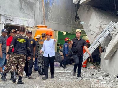 Wagub Emil Dardak Tinjau Lokasi Musala Ponpes Al Khoziny Sidoarjo yang Ambruk