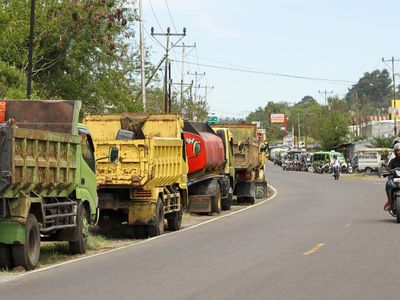 BBM Langka, Warga Ngada NTT Antre hingga Tiga Hari