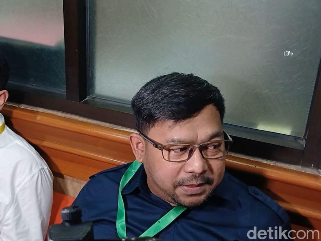 Bedu Hadiri Sidang Perdana Cerai Bedu Hadiri Sidang Perdana Cerai