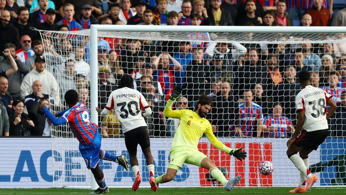 Liverpool begitu mudahnya dibobol dari bola mati musim ini. (Action Images via Reuters/Matthew Childs)