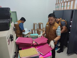 Bank di Bengkulu Digeladah Polisi Terkait Dugaan Penyaluran Fasilitas KMK Bank di Bengkulu Digeladah Polisi Terkait Dugaan Penyaluran Fasilitas KMK