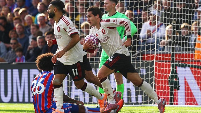 Soccer Football - Premier League - Crystal Palace v Liverpool - Selhurst Park, London, Britain - September 27, 2025 Liverpools Federico Chiesa celebrates scoring their first goal Action Images via Reuters/Matthew Childs EDITORIAL USE ONLY. NO USE WITH UNAUTHORIZED AUDIO, VIDEO, DATA, FIXTURE LISTS, CLUB/LEAGUE LOGOS OR LIVE SERVICES. ONLINE IN-MATCH USE LIMITED TO 120 IMAGES, NO VIDEO EMULATION. NO USE IN BETTING, GAMES OR SINGLE CLUB/LEAGUE/PLAYER PUBLICATIONS. PLEASE CONTACT YOUR ACCOUNT REPRESENTATIVE FOR FURTHER DETAILS..