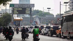 GT Senayan Dibuka Parsial Imbas Perbaikan, Antrean Mengular
