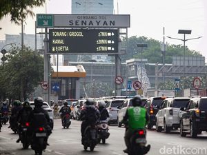 GT Senayan Dibuka Parsial Imbas Perbaikan, Antrean Mengular GT Senayan Dibuka Parsial Imbas Perbaikan, Antrean Mengular