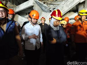 Momen Gubernur Khofifah Tinjau Bangunan Ponpes Al Khoziny Sidoarjo yang Ambruk Momen Gubernur Khofifah Tinjau Bangunan Ponpes Al Khoziny Sidoarjo yang Ambruk