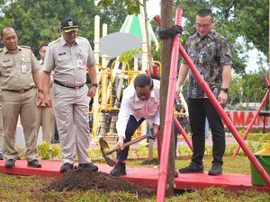 Video Warga Sambut Kehadiran Taman Bugar Kebon Jeruk: Bagus-Seru! Video Warga Sambut Kehadiran Taman Bugar Kebon Jeruk: Bagus-Seru!