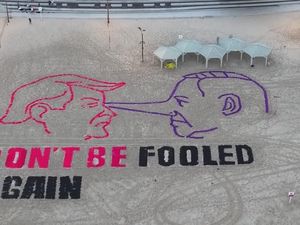 Video Gambar Trump dan Netanyahu Berhidung Panjang di Tel Aviv