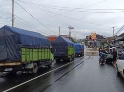 Banjir di Empat Kecamatan Bengkulu Surut, Warga Bersihkan Sisa Lumpur