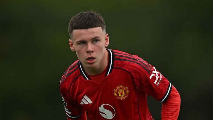 MANCHESTER, ENGLAND - AUGUST 23: Manchester Uniteds Kai Rooney in action during the Under 18 Premier League between Manchester United U18s and Middlesbrough U18s at Carrington Training Ground on August 23, 2025 in Manchester, England. (Photo by Anthony Devlin/Manchester United via Getty Images)