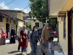 Keluarga Pria Tewas Ditembak Datangi Polres Polman Minta Pelaku Ditangkap