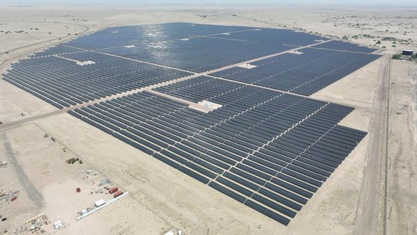 Ladang Panel Surya Raksasa Jadi Harapan Baru di Tengah Krisis Listrik Yaman