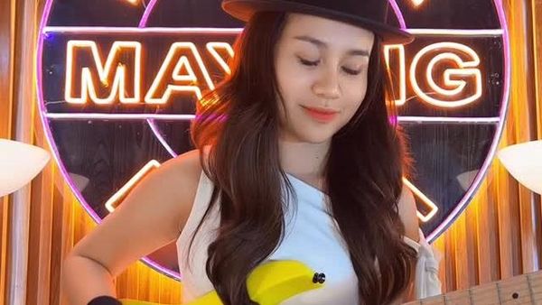 Mayang Lucyana Pamer Koleksi 15 Gitar