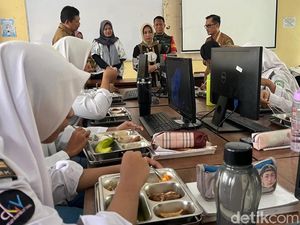 Ning Ita Pastikan Penyaluran MBG ke 21.760 Siswa Mojokerto Aman-Lancar Ning Ita Pastikan Penyaluran MBG ke 21.760 Siswa Mojokerto Aman-Lancar