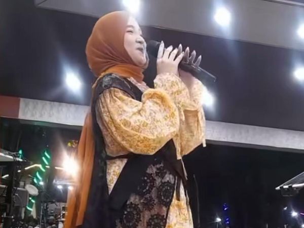 Penampilan Nissa Sabyan Manggung di Tengah Kabar Kehamilan