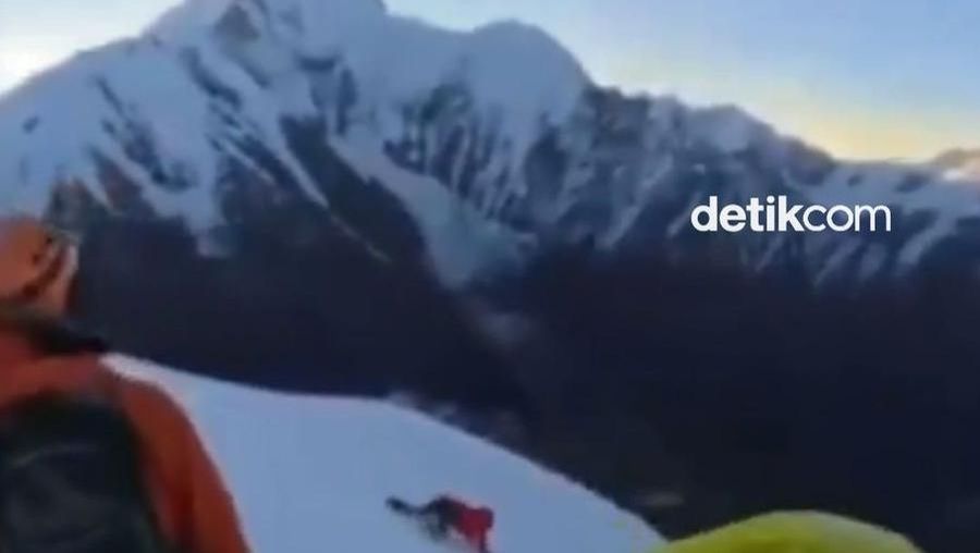 Video: Mau Selfie, Pendaki Ini Malah Jatuh dari Puncak Gunung