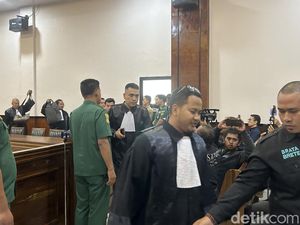 Hakim Baca Vonis Tanpa Kehadiran Razman, Pengacara Walk Out Hakim Baca Vonis Tanpa Kehadiran Razman, Pengacara Walk Out