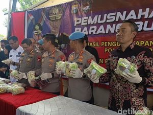 Polda Sulsel Musnahkan 44 Kg Sabu dari Kurir yang Diciduk di Parepare Polda Sulsel Musnahkan 44 Kg Sabu dari Kurir yang Diciduk di Parepare
