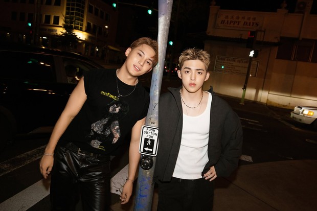 Potret S.Coups dan Mingyu SEVENTEEN/ Foto: instagram.com/saythename_17 S.Coups dan Mingyu SEVENTEEN bergaya keren dalam foto konsep album 'HYPE VIBES'.