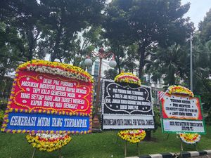 Purbaya Dikritik Tak Naikkan Cukai Rokok, Karangan Bunga Berjejer di Kemenkeu Purbaya Dikritik Tak Naikkan Cukai Rokok, Karangan Bunga Berjejer di Kemenkeu