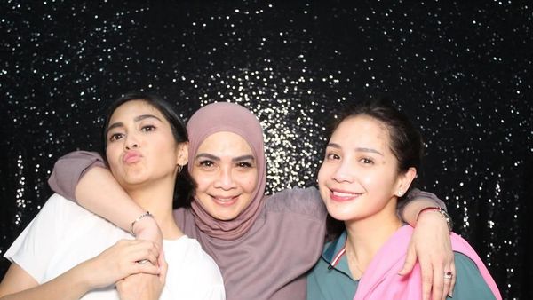 Rieta Amilia Foto Bareng Nagita dan Caca Tengker: Love of My Life