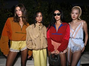 7 Gaya Sensual-Chic Artis Pakai Lingerie Dress, Hailey Bieber hingga Dara 2NE1