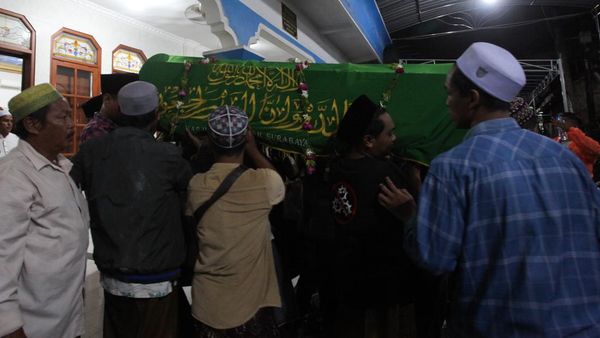 Santri Ponpes Al Khoziny Meninggal akibat Musala Ambruk di Sidoarjo