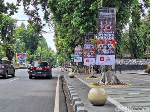 Duh! Poster Promosi MotoGP Dipaku ke Pohon