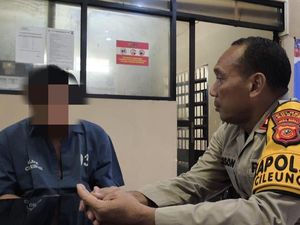 Pria Copet HP Saat Serah Terima Rumah Subsidi di Bogor, Bawa ID Pers Palsu