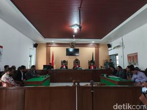 Pihak Polri Absen Lagi, Sidang Citizen Lawsuit Ijazah Jokowi Ditunda Pihak Polri Absen Lagi, Sidang Citizen Lawsuit Ijazah Jokowi Ditunda