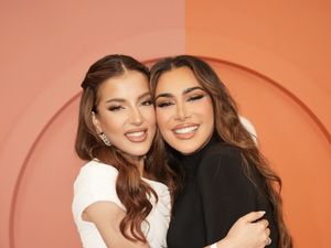 Foto: Momen Akrab Tasya Farasya dan Huda Kattan di Dubai, Dipuji Kembar Foto: Momen Akrab Tasya Farasya dan Huda Kattan di Dubai, Dipuji Kembar