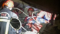 Tim SAR Terus Mencari Korban Musala Ponpes Al Khoziny yang Ambruk