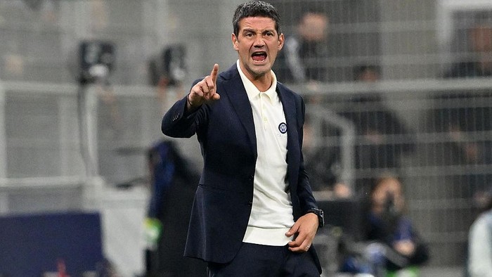 MILAN, ITALY - SEPTEMBER 30: Cristian Chivu head coach of FC Internazionale reacts during the UEFA Champions League 2025/26 League Phase MD2 match between FC Internazionale Milano and SK Slavia Praha at Stadio San Siro on September 30, 2025 in Milan, Italy. (Photo by Giuseppe Bellini/Getty Images)