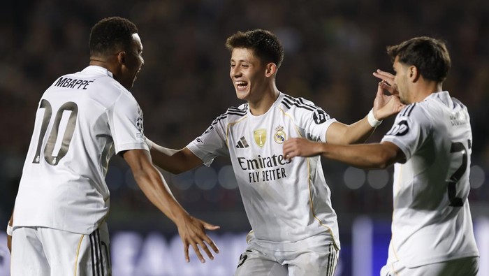 ALMATY, KAZAKHSTAN - SEPTEMBER 30: Kylian Mbappe player of Real Madrid celebrates with his teammates after scoring 0-3 during the UEFA Champions League 2025/26 League Phase MD2 match between FC Kairat Almaty and Real Madrid C.F. at Almaty Ortalyk Stadion on September 30, 2025 in Almaty, Kazakhstan. (Photo by Antonio Villalba/Real Madrid via Getty Images)