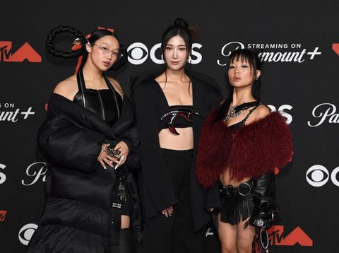 ELMONT, NEW YORK - SEPTEMBER 07: (L-R) Audrey Nuna, EJAE, and REI AMI of HUNTR/X from KPop Demon Hunters attend the 2025 MTV Video Music Awards at UBS Arena on September 07, 2025 in Elmont, New York.   Noam Galai/Getty Images for MTV/AFP (Photo by Noam Galai / GETTY IMAGES NORTH AMERICA / Getty Images via AFP)