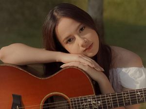 Pede Jadi Penyanyi, Barbie Arzetta Curhat Kisah LDR Lewat Debut Single