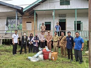 Alasan Bripka Rudi Betah Mengabdi Belasan Tahun di Pedalaman Kalimantan Alasan Bripka Rudi Betah Mengabdi Belasan Tahun di Pedalaman Kalimantan