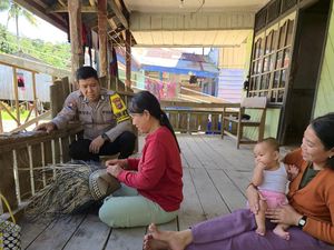 Tolong! Bripka Rudi Butuh Akses Jalan-Dokter di Pedalaman Kalimantan Utara Tolong! Bripka Rudi Butuh Akses Jalan-Dokter di Pedalaman Kalimantan Utara