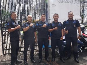 Cerita Dramatis Pamdal Terjebak dalam Pos di Tengah Amukan Massa Cerita Dramatis Pamdal Terjebak dalam Pos di Tengah Amukan Massa